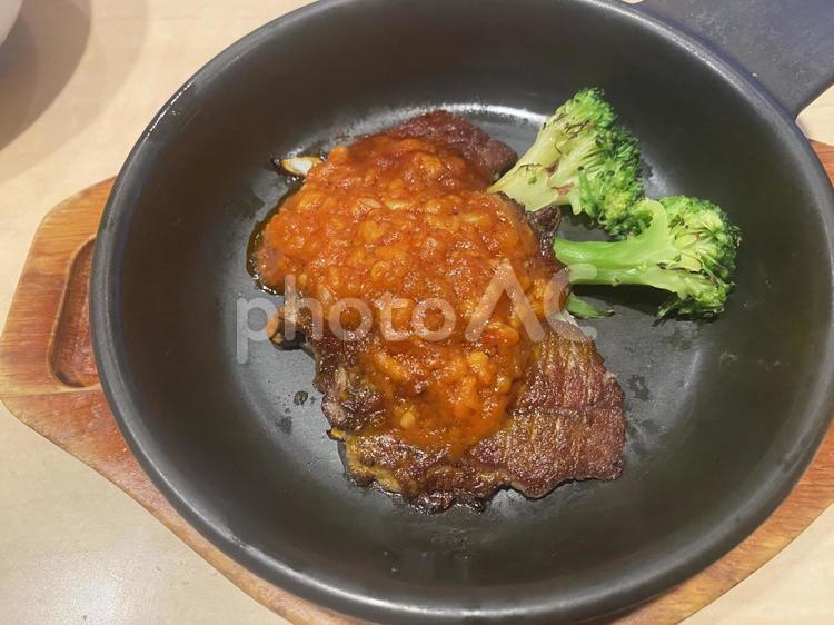 鉄板焼きステーキ　ガーリックソース　 鉄板焼き,鉄板焼きステーキ,スキレットの写真素材