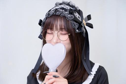 推し活をする地雷系女子 推し活をする地雷系女子 日本人,女性,地雷系女子の写真素材