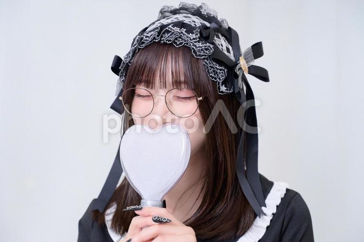 推し活をする地雷系女子 日本人,女性,地雷系女子の写真素材
