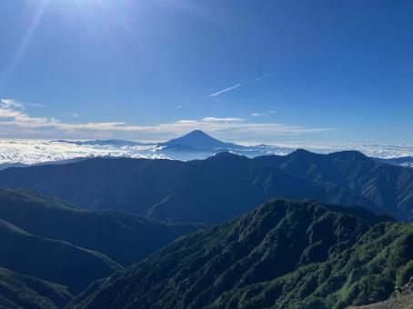 赤石岳へ登山10 遠くに富士山 赤石岳へ登山10 遠くに富士山の写真