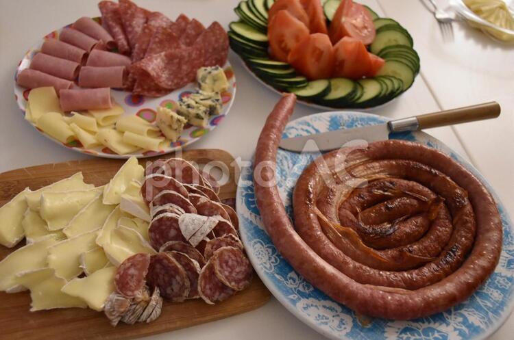 ソーセージとチーズ おいしい,ソーセージ,お肉の写真素材