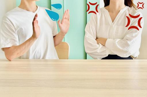 怒る女性と慌てる男性 怒る女性と慌てる男性 女性,怒る,男性の写真素材