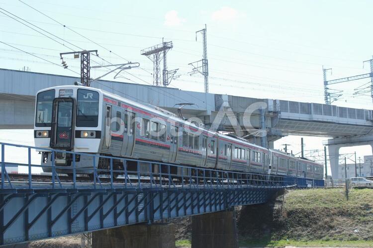 橋を渡る磐越西線電車 鉄道,電車,列車の写真素材