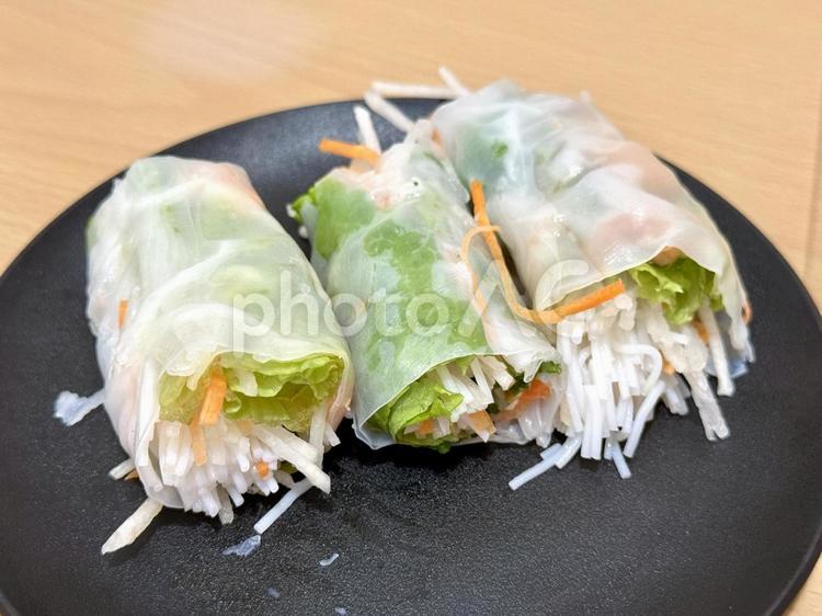 手作りの生春巻き おかず,生春巻き,エスニックの写真素材