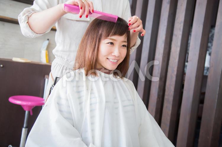 美容室と女性 美容室,笑顔,ヘアサロンの写真素材