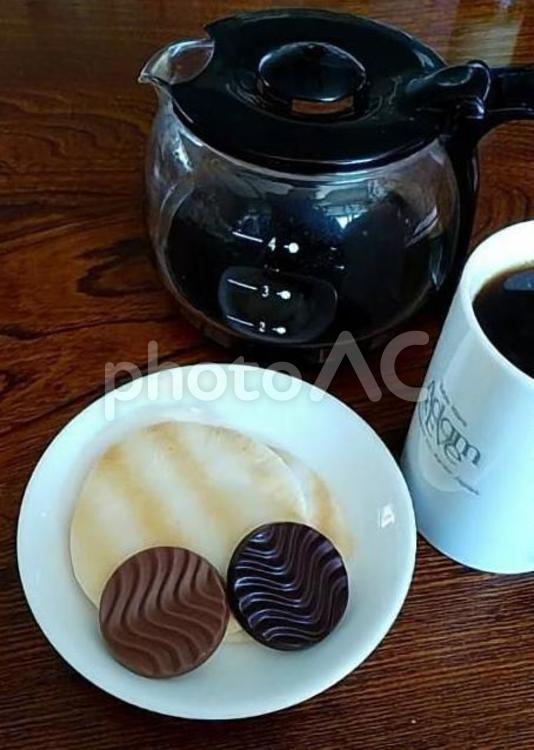 コーヒー、サラダせんとスイートチョコ コーヒータイム,コーヒーブレイク,サラダせんの写真素材