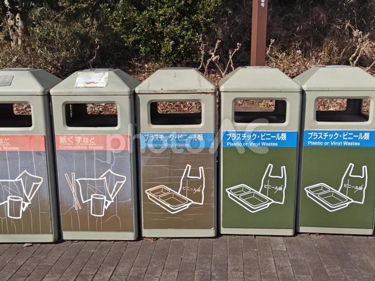 ゴミ箱 ゴミ箱,分別ゴミ箱,ダストボックスの写真素材