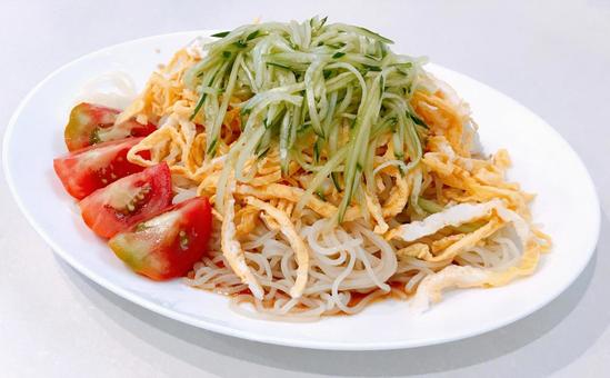 冷やし中華 冷やし中華 冷やし中華,麺,とまとの写真素材