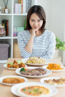 ダイエットの若い女性 ダイエットの若い女性の写真