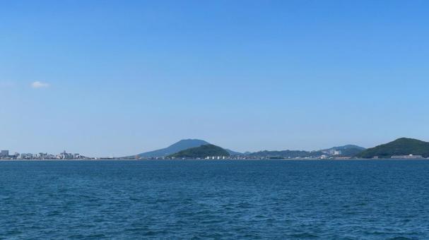 夏の小戸公園から見る今津湾 夏の小戸公園から見る今津湾の写真
