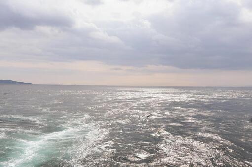 船から見る海 海,エンジン,波の写真素材