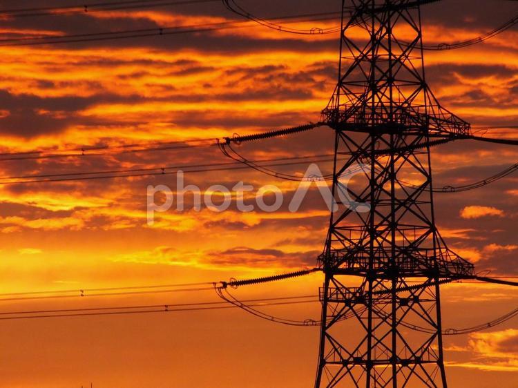 夕暮れと鉄塔3 夕焼け,夕暮れ,雲の写真素材