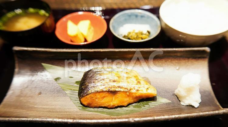 焼き鮭定食 鮭,焼き鮭,サーモンの写真素材
