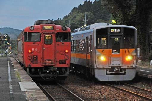 キハ47 キハ40 DEC700 姫新線 キハ47 キハ40 DEC700 姫新線 鉄道,ディーゼルカー,汽車の写真素材