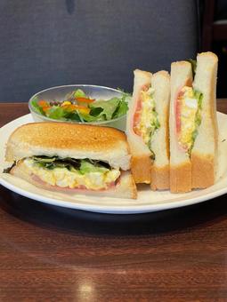 喫茶店の野菜サンドとミニサラダ 喫茶店,コピースペース,喫茶の写真素材