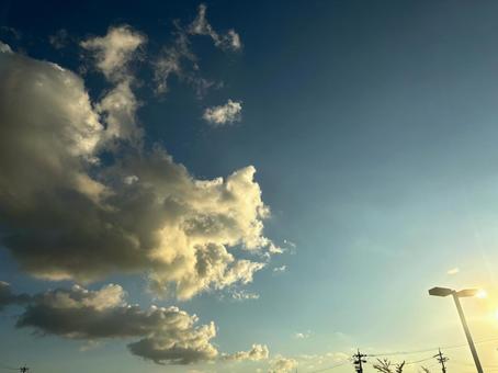 夕空,浮かぶ雲、空 夕空,浮かぶ雲、空の写真