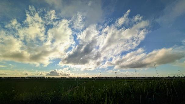 光と影のコントラスト、夏の空模様 光と影のコントラスト、夏の空模様 空,雲,青空の写真素材