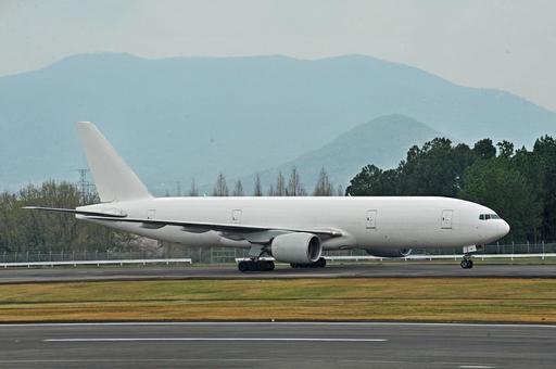 飛行機　ボーイング777 旅客機,航空機,エンジンの写真素材