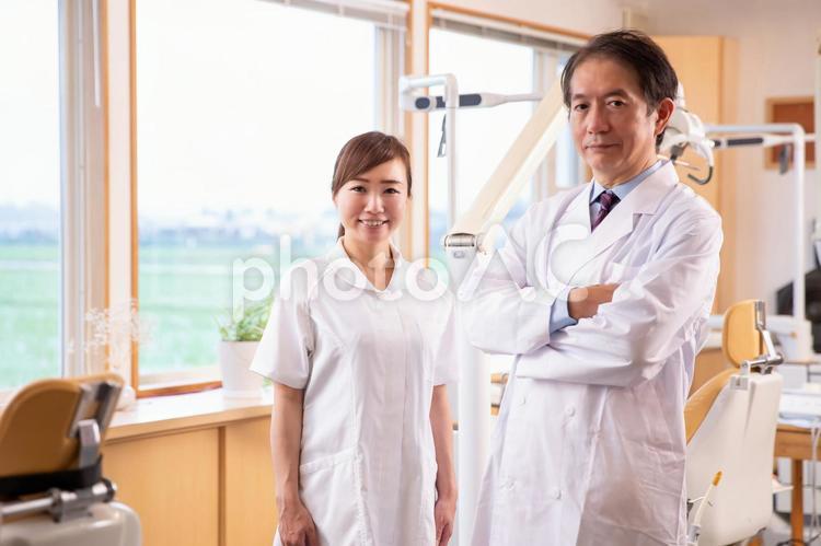 男性医師と看護師 歯医者,看護師,医者の写真素材
