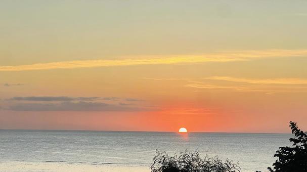 沈む夕日 沈む夕日の写真