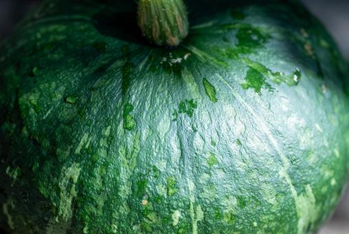水滴のついたカボチャの表面 水滴のついたカボチャの表面の写真
