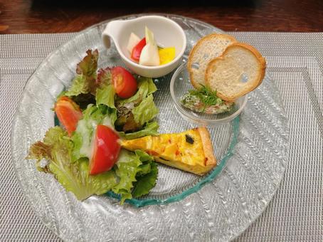 前菜 前菜 おしゃれ,前菜,キッシュの写真素材