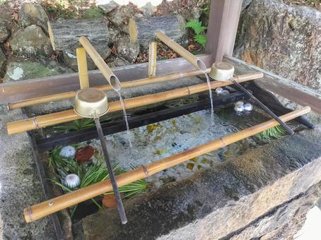 伊豆下田　寝姿山の愛染明王堂の手水舎 手水舎,愛染明王堂,下田の写真素材