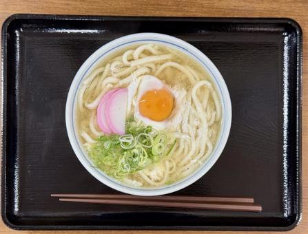 月見うどん 月見うどん 競馬場,賭場,月見うどんの写真素材