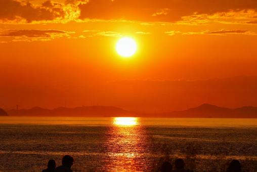 5月下旬のサンポート高松からの夕陽 5月下旬のサンポート高松からの夕陽の写真