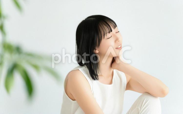 若い日本人女性の美容イメージ 女性,美容,笑顔の写真素材