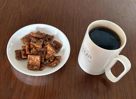 アイスブレンドコーヒーと黒砂糖かりんとう コーヒータイム,コーヒーブレイク,アイスブレンドの写真素材