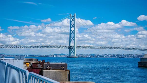 岩屋港からの明石海峡大橋 岩屋港からの明石海峡大橋の写真
