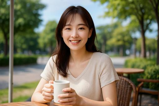 オープンカフェの女性 オープンカフェの女性の写真