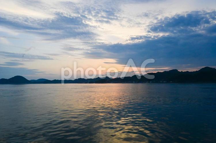 夕暮れの海 瀬戸内海,海,景色の写真素材