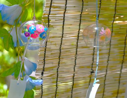 すだれの前の夏風鈴 すだれの前の夏風鈴 風鈴,すだれ,朝顔の写真素材
