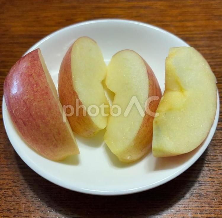 R7.03.28  カットりんごサンふじ カットりんご,りんご,リンゴの写真素材