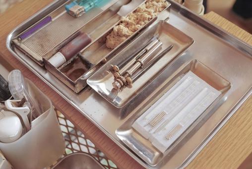 鍼灸院で使用する針治療の道具一式 鍼灸院で使用する針治療の道具一式 鍼灸,鍼,鍼灸治療の写真素材