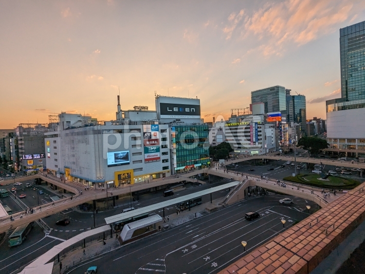 夕暮れ時の仙台駅前 仙台,ペデストリアンデッキ,仙台駅の写真素材