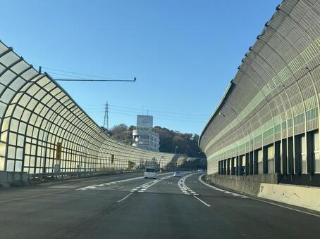 国道1号線　戸塚方面へ 国道1号線,高速道路,保土ヶ谷の写真素材