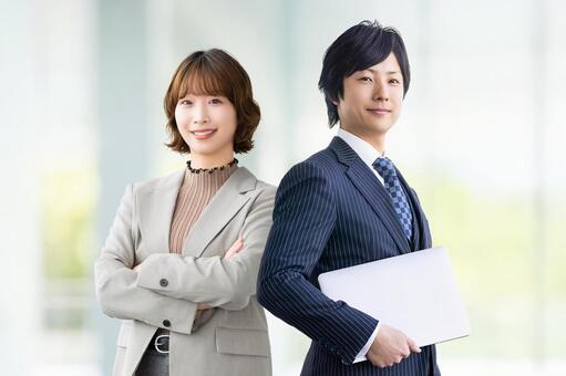 男女2人のビジネスチームワークイメージ 男性,女性,人物の写真素材
