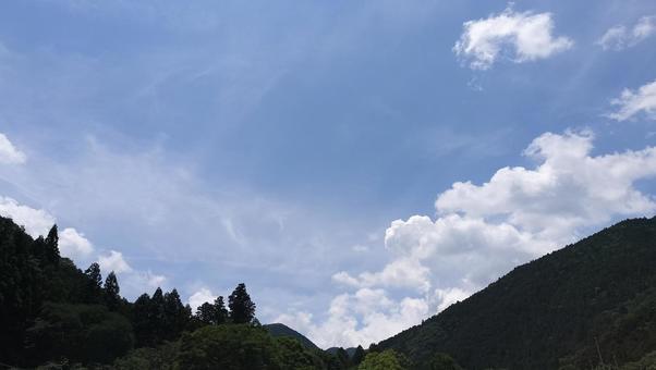 晴れた日の山の風景　静岡 山,青空,白い雲の写真素材