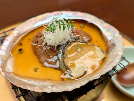 鮑の殻盛り 鮑と和牛 餡かけ 鮑の殻盛り 鮑と和牛 餡かけ 焚合,鮑,アワビの写真素材