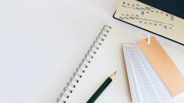 教育 テスト勉強 ノートと英和辞典 教育 テスト勉強 ノートと英和辞典 教育イメージ,テスト勉強,受験勉強の写真素材