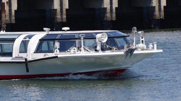 水上バスの写真