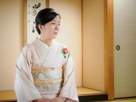 33:和服で微笑んでいる女性 33:和服で微笑んでいる女性 着物,ご挨拶,ごあいさつの写真素材