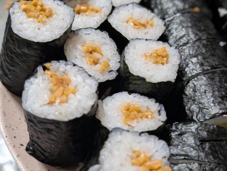 納豆巻 納豆巻 納豆巻,海苔巻,巻き寿司の写真素材
