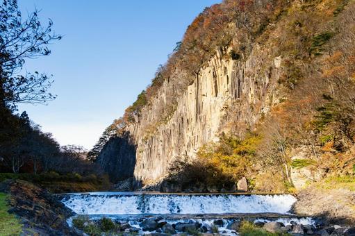 晩秋の材木岩公園⑴ 材木岩,紅葉,岩の写真素材