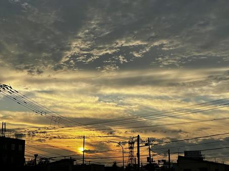 夕焼け空と街並みと 夕焼け空と街並みと 夕焼け,空,街並みの写真素材