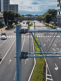 都会の幹線道路と高層ビル群 道路,幹線道路,車線の写真素材