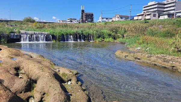 都会の片隅の美しい自然 都会の自然,滝,美しい自然の写真素材